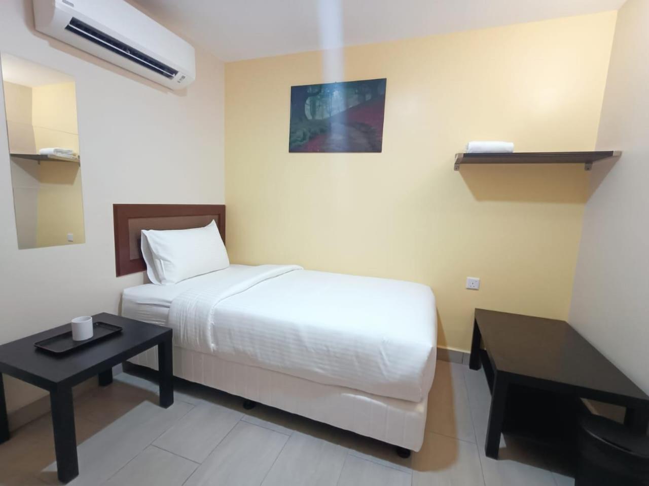 Capital O 90897 Island City Hotel George Town Zewnętrze zdjęcie