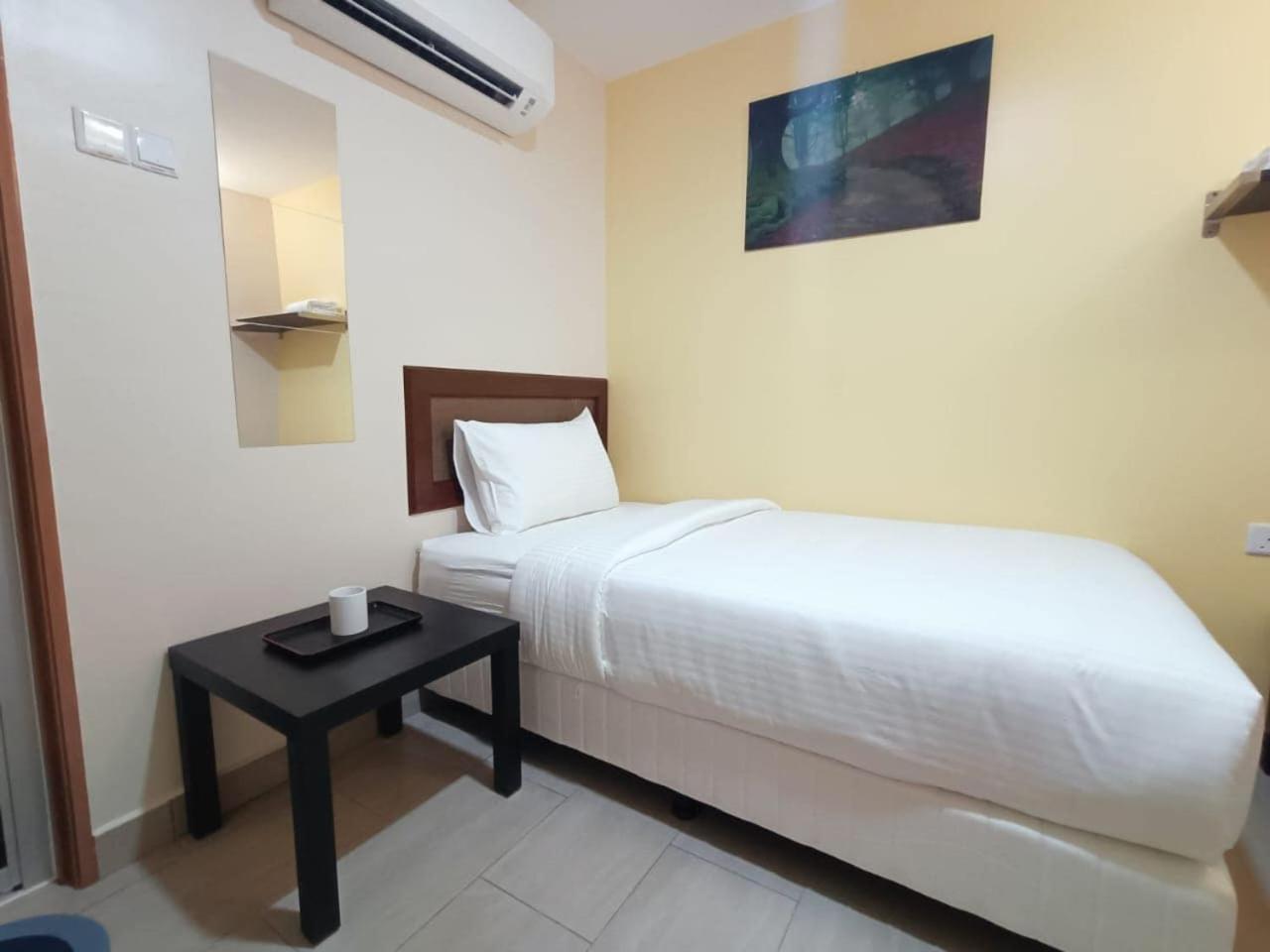 Capital O 90897 Island City Hotel George Town Zewnętrze zdjęcie
