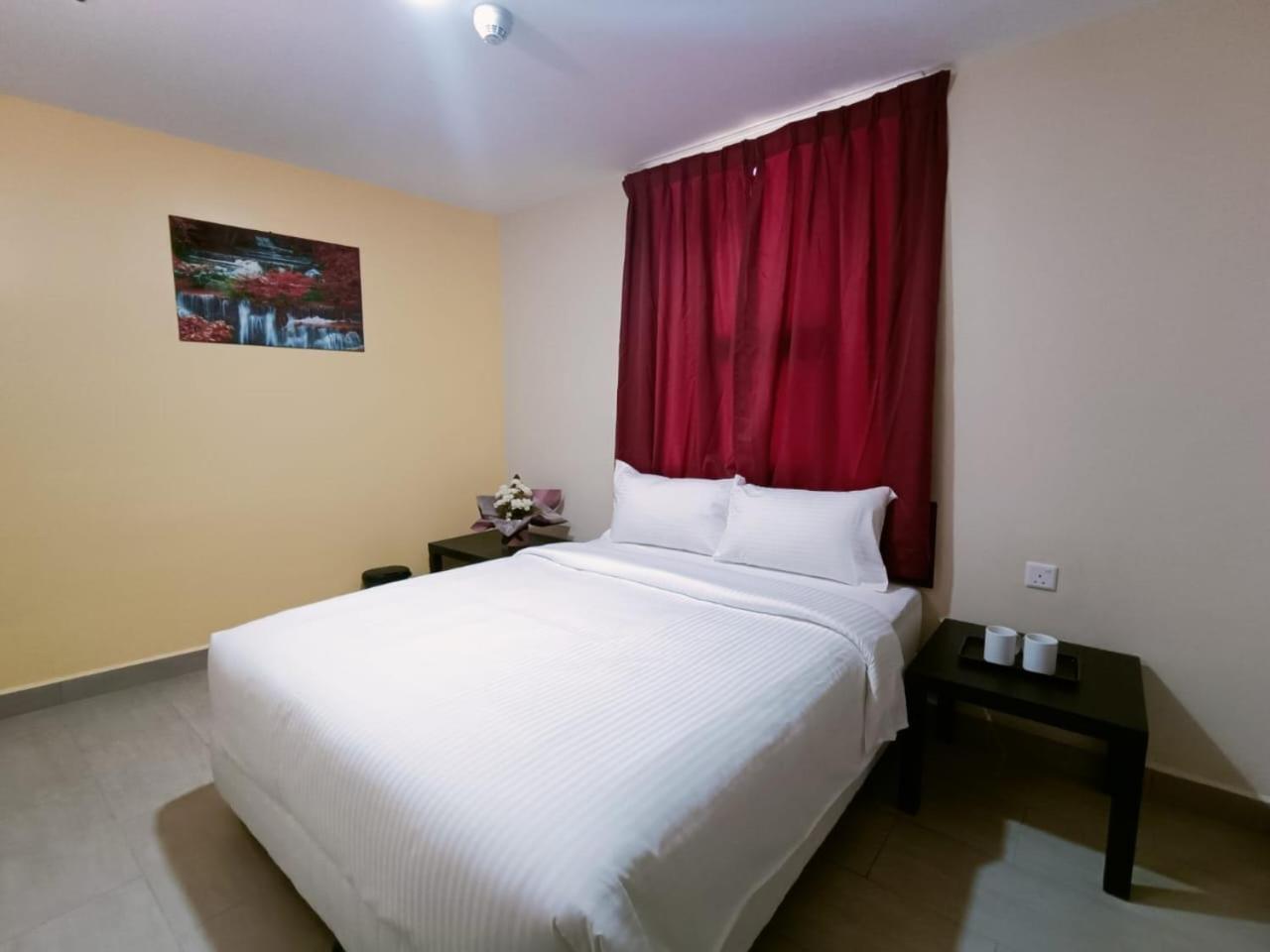 Capital O 90897 Island City Hotel George Town Zewnętrze zdjęcie