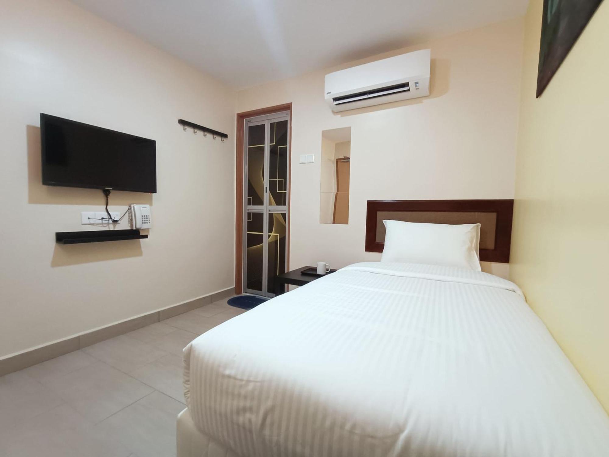 Capital O 90897 Island City Hotel George Town Zewnętrze zdjęcie