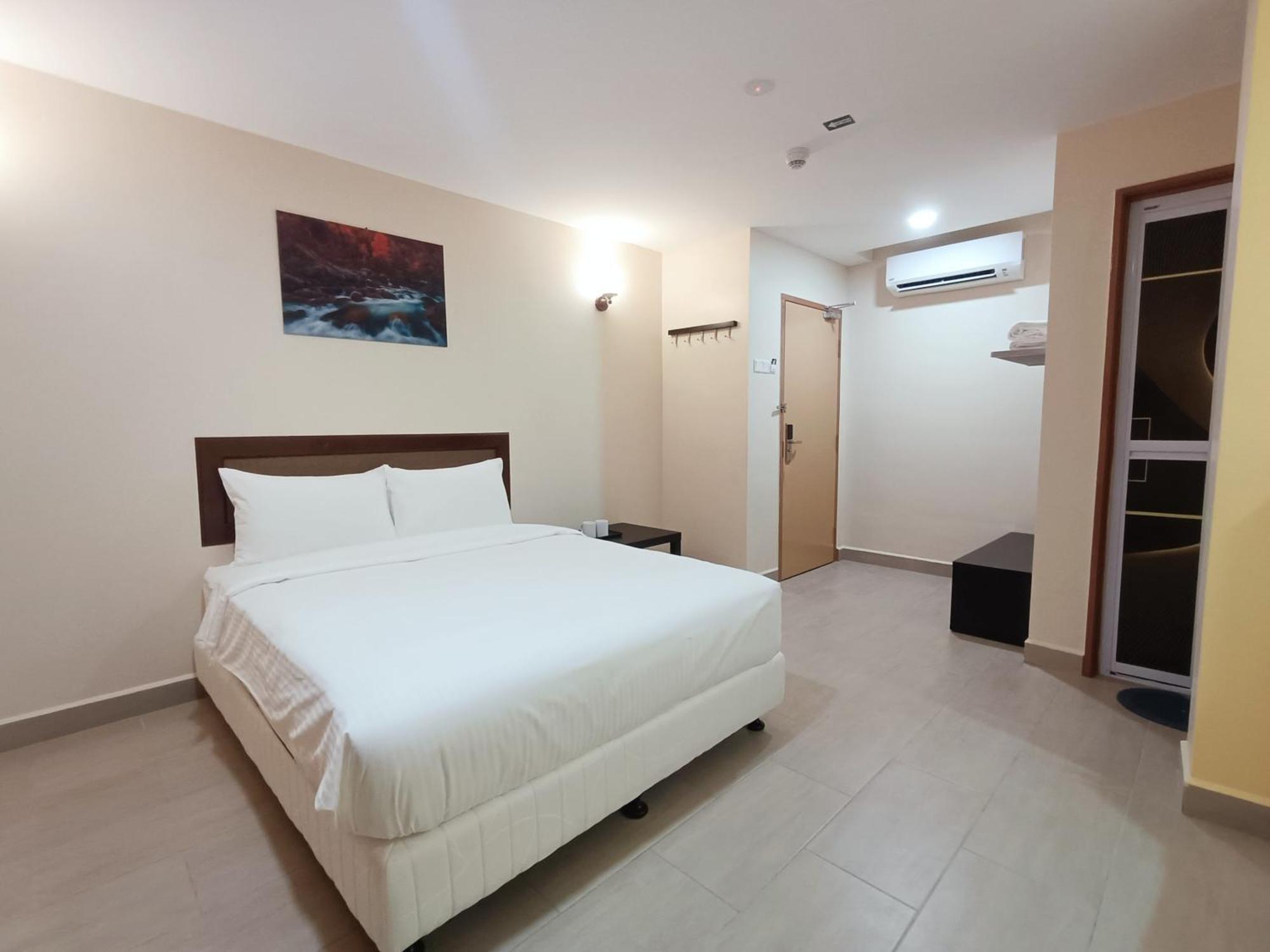 Capital O 90897 Island City Hotel George Town Zewnętrze zdjęcie