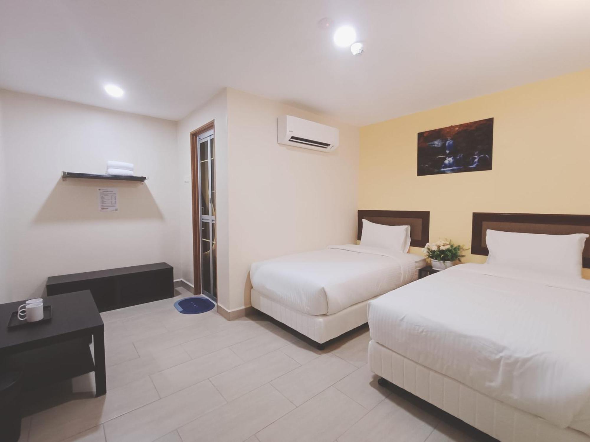 Capital O 90897 Island City Hotel George Town Zewnętrze zdjęcie