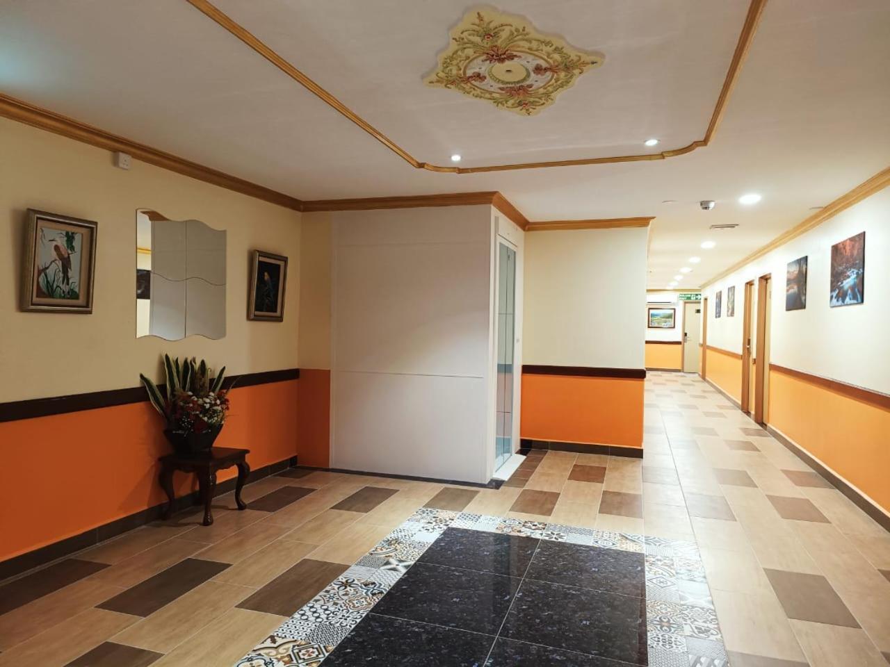 Capital O 90897 Island City Hotel George Town Zewnętrze zdjęcie