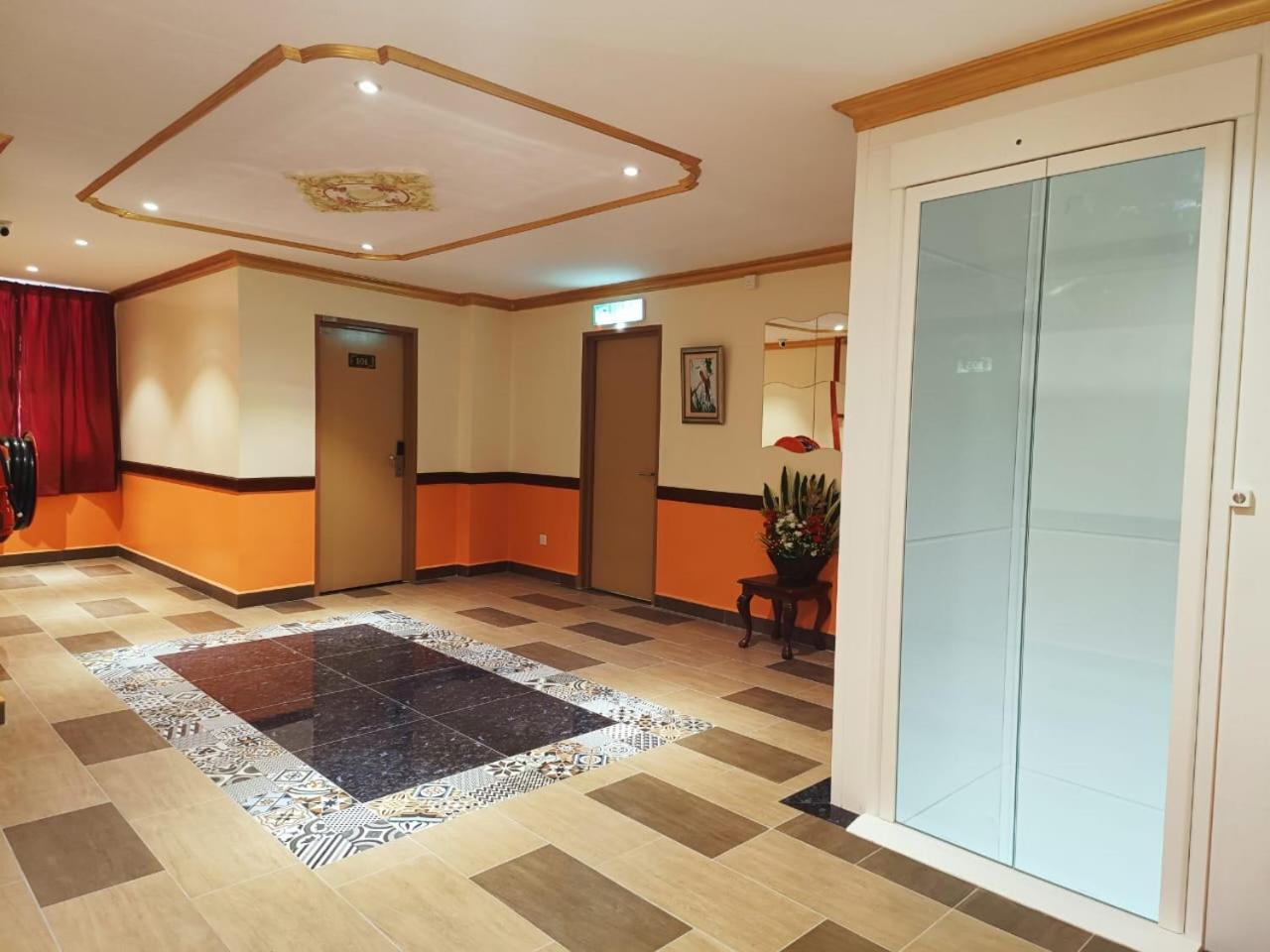 Capital O 90897 Island City Hotel George Town Zewnętrze zdjęcie