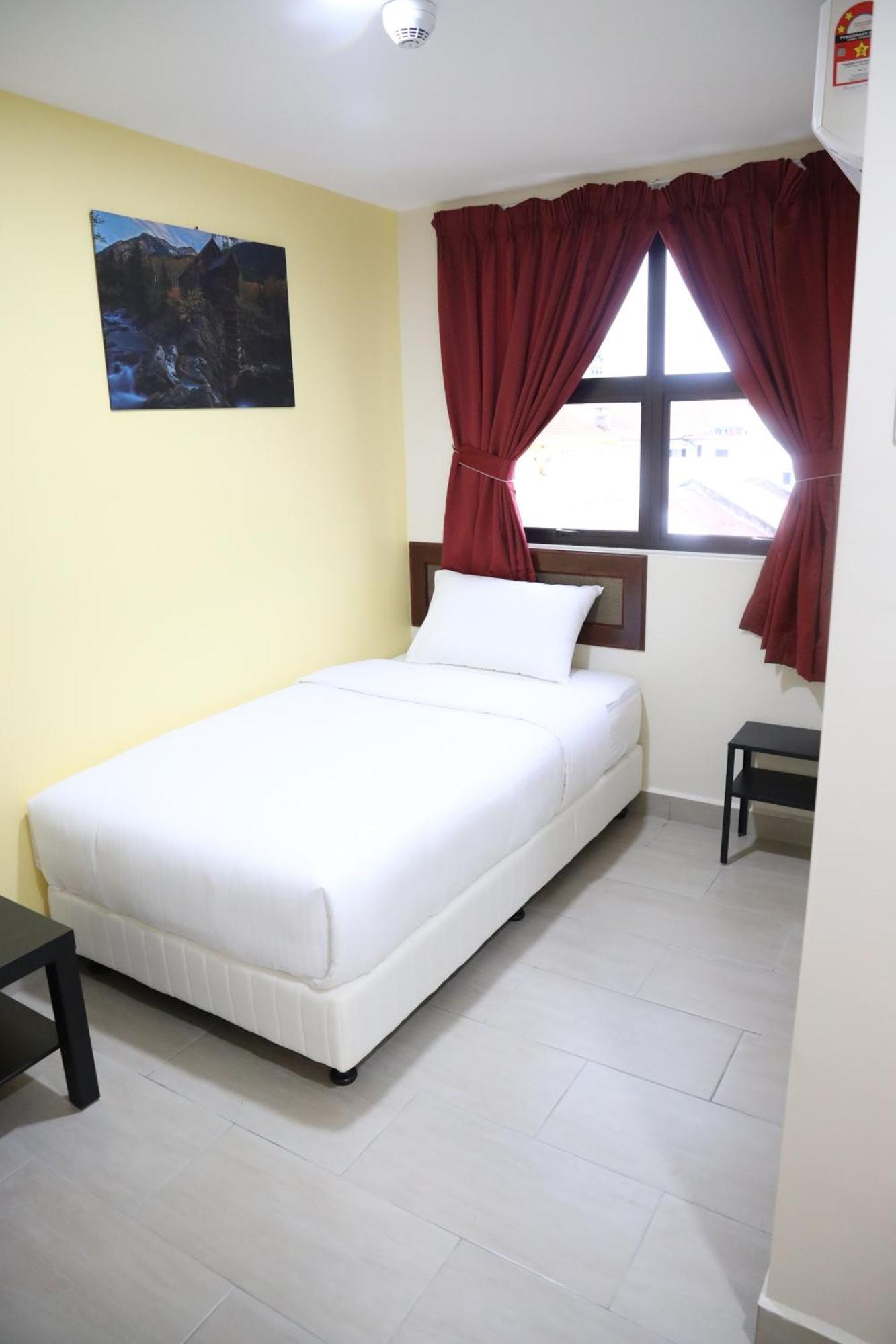 Capital O 90897 Island City Hotel George Town Zewnętrze zdjęcie