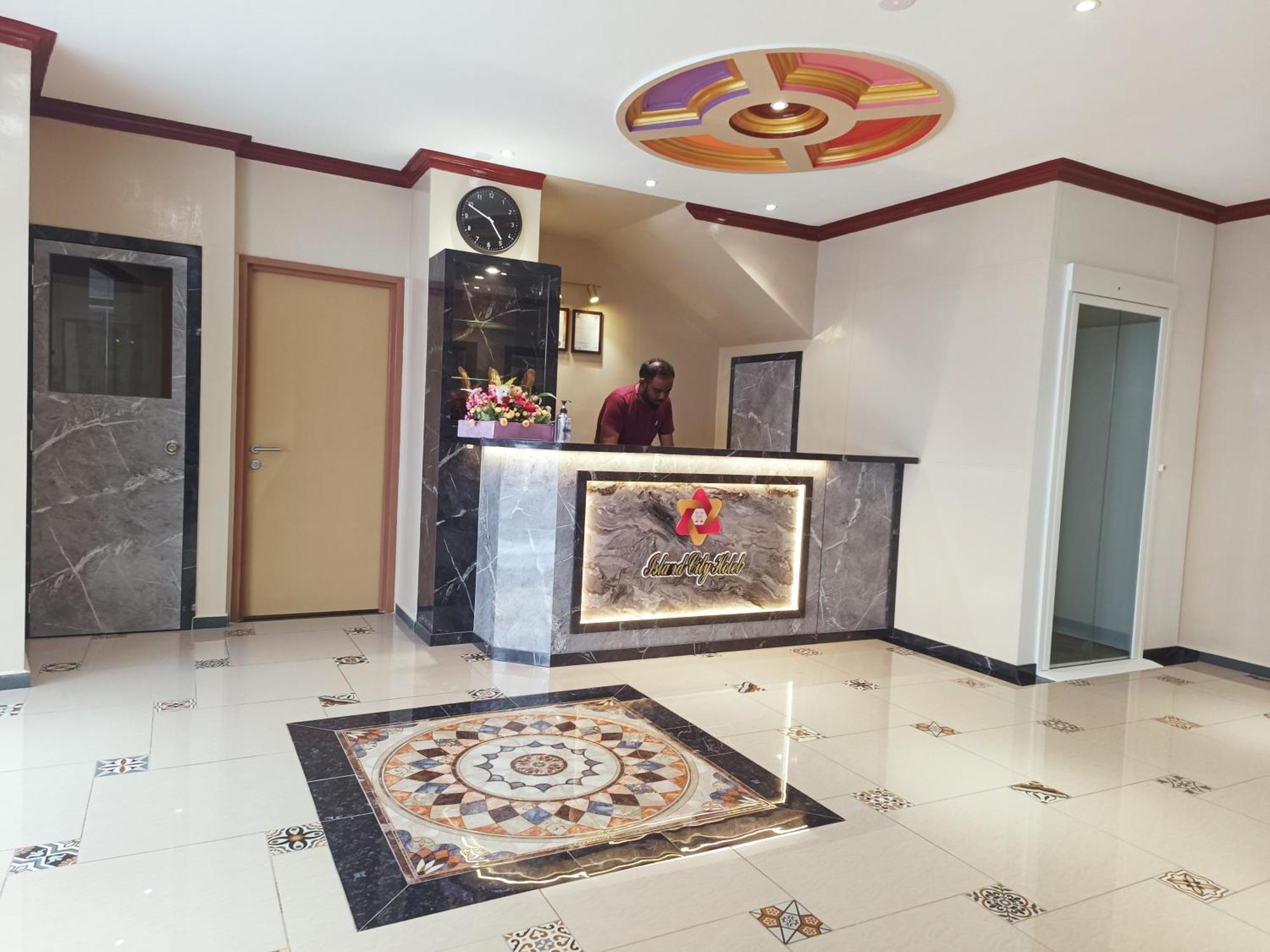 Capital O 90897 Island City Hotel George Town Zewnętrze zdjęcie
