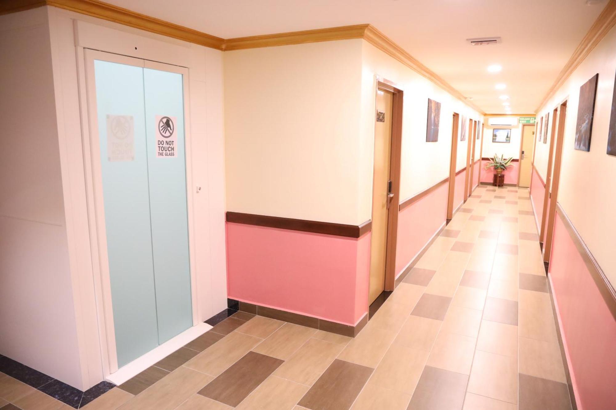 Capital O 90897 Island City Hotel George Town Zewnętrze zdjęcie