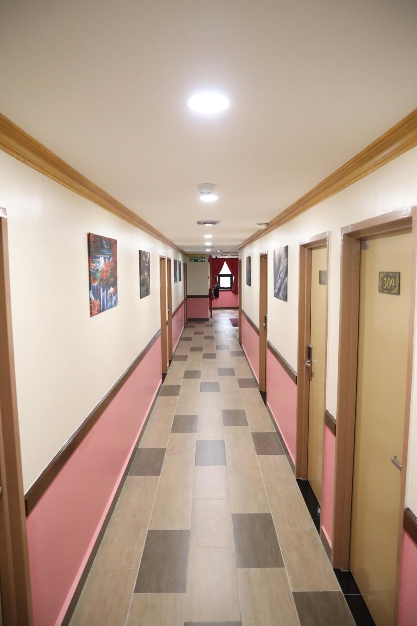 Capital O 90897 Island City Hotel George Town Zewnętrze zdjęcie