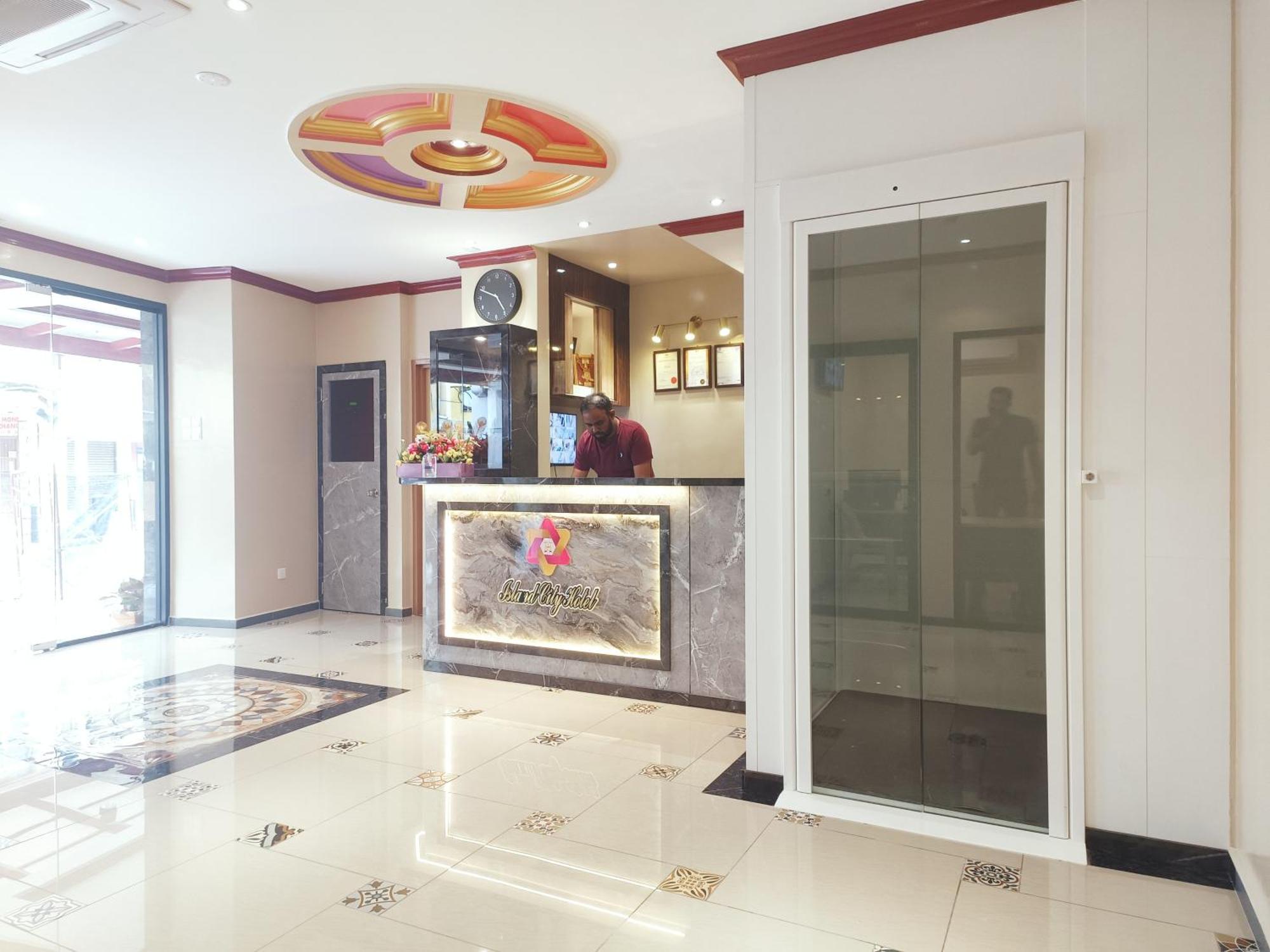 Capital O 90897 Island City Hotel George Town Zewnętrze zdjęcie